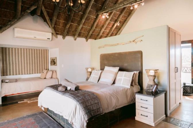 Tshukudiba Game Lodge Tom Burke エクステリア 写真