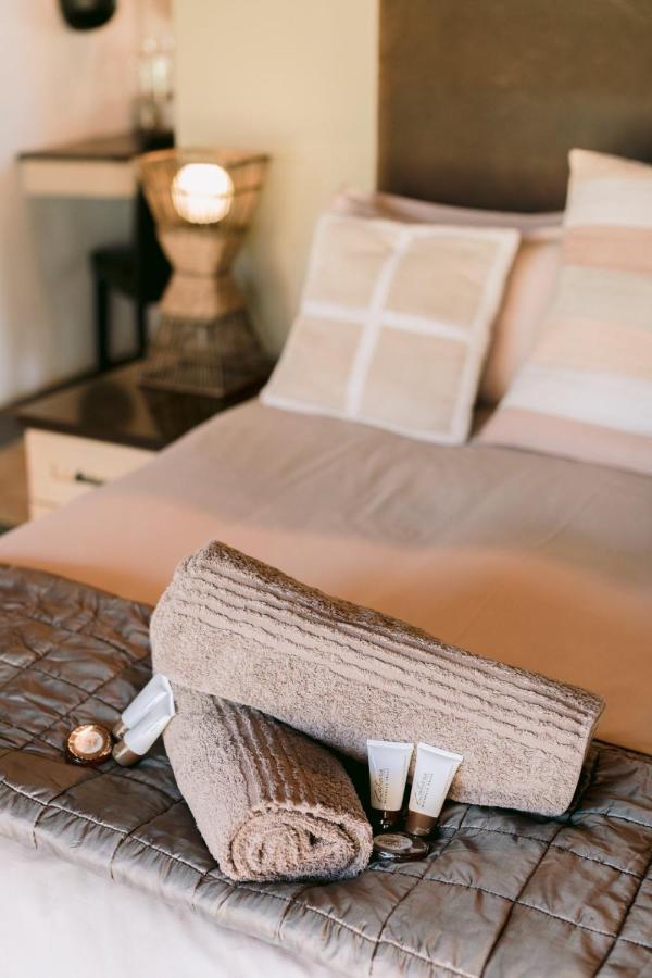 Tshukudiba Game Lodge Tom Burke エクステリア 写真
