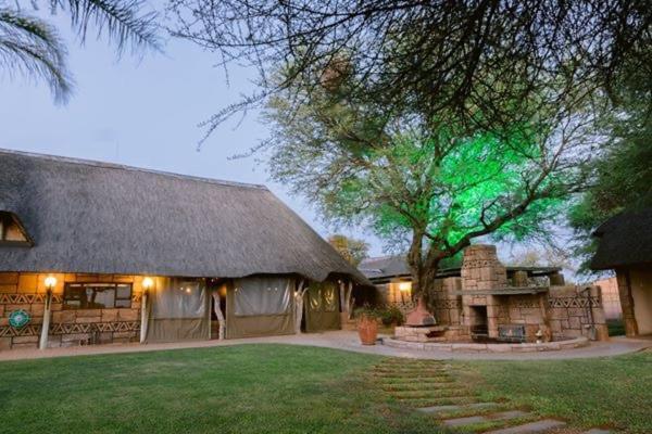 Tshukudiba Game Lodge Tom Burke エクステリア 写真