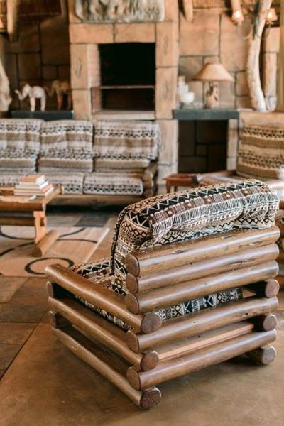 Tshukudiba Game Lodge Tom Burke エクステリア 写真