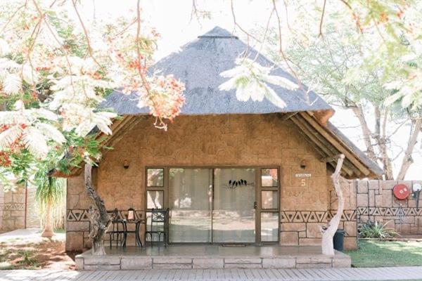 Tshukudiba Game Lodge Tom Burke エクステリア 写真