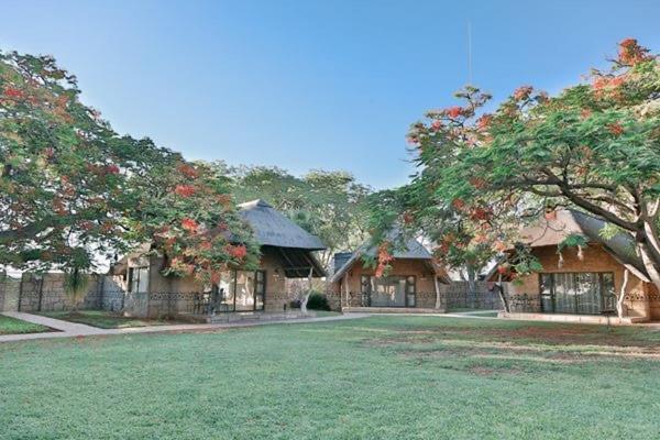 Tshukudiba Game Lodge Tom Burke エクステリア 写真